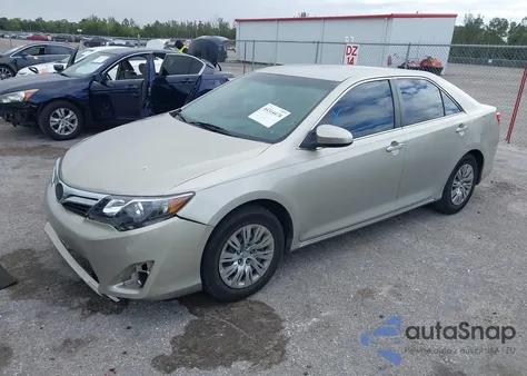 2014 Toyota Camry Le z USA, uszkodzony, nr VIN 4T1BF1FK2EU793450